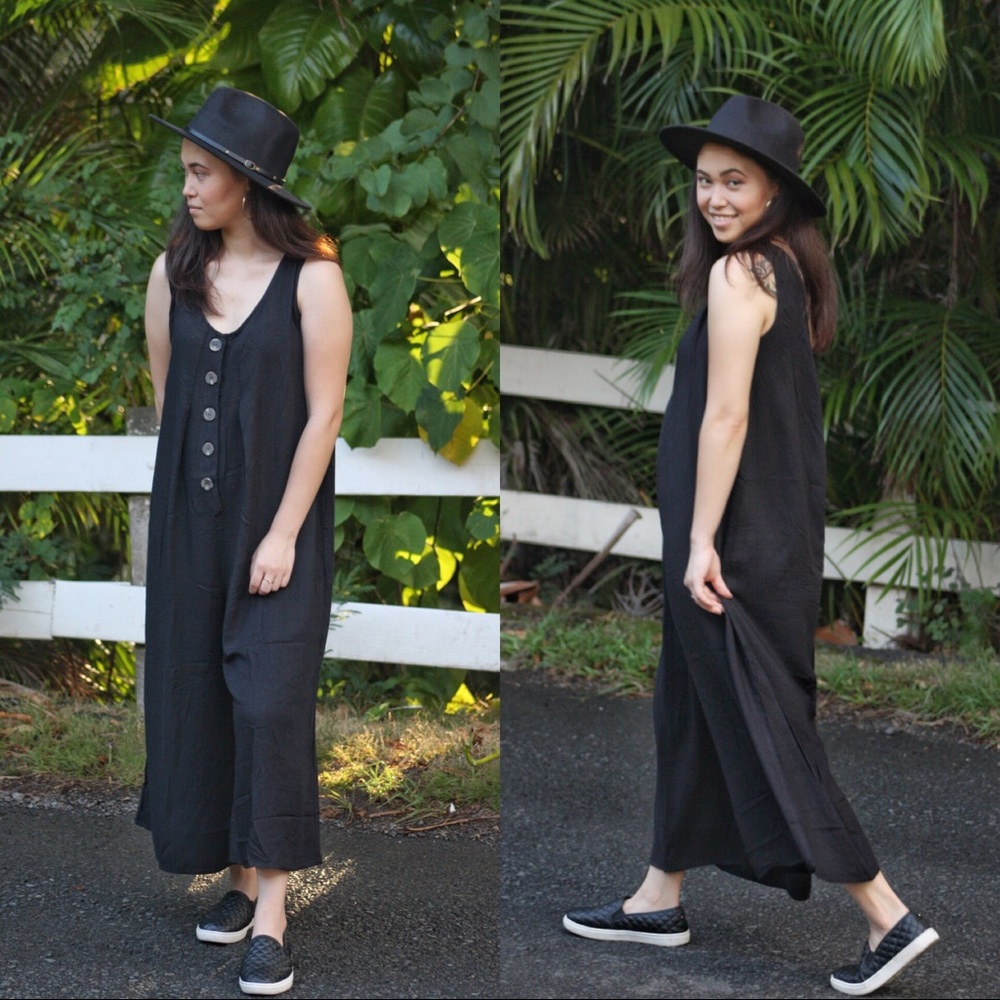 NWT Black Sleeveless Cropped Jumper